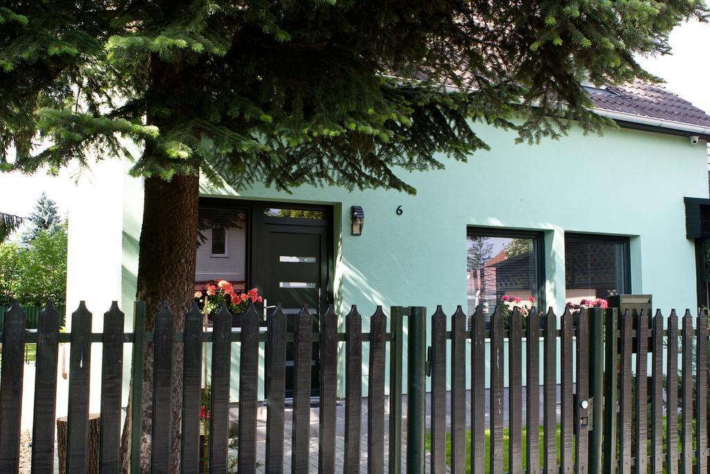 Zoeldbarat Vendeghaz Hotel Mestecǎneşti Exterior foto